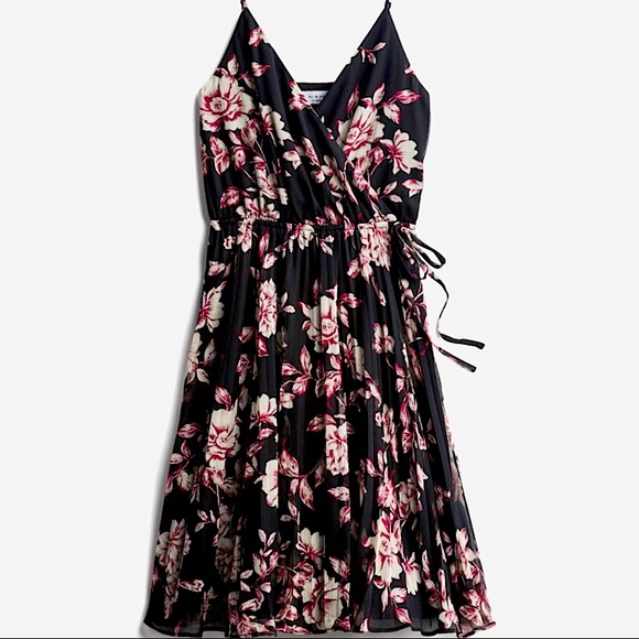ALI & JAY FLORAL PLEATED MIDI DRESS - Picture 1 of 4